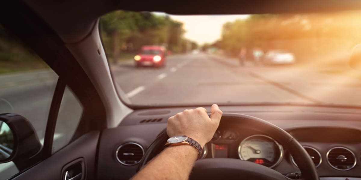 長時間的駕駛當心中了藍光的慢性傷害 | 前擋隔熱紙選對很重要